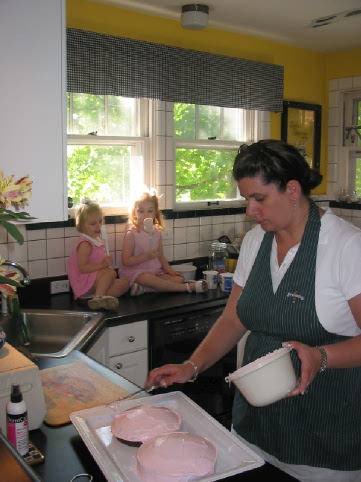 2006_08_05 Cate Jane Bethany making cake.jpg